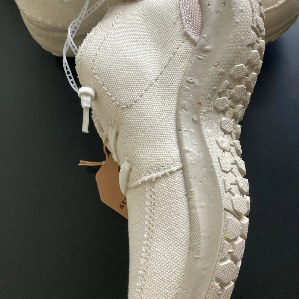 NWT HOLO Footwear ECO Canvas Slip-On Sneakers Size 5 Ivory